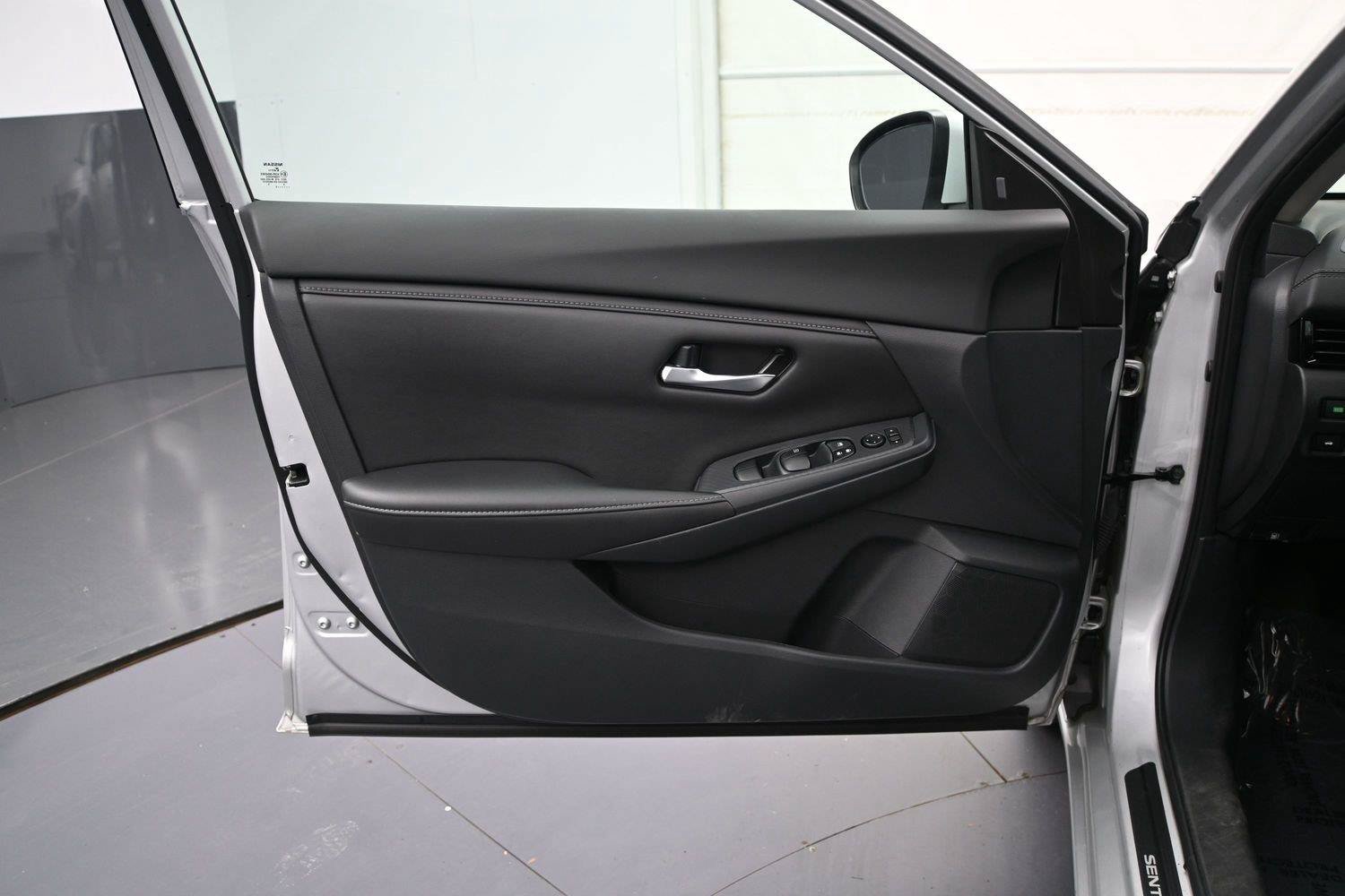 Used 2022 Nissan Sentra SV FWD image 7