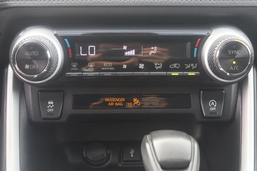 Certified 2020 Toyota RAV4 XLE w/ Convenience Package AWD/4WD image 7