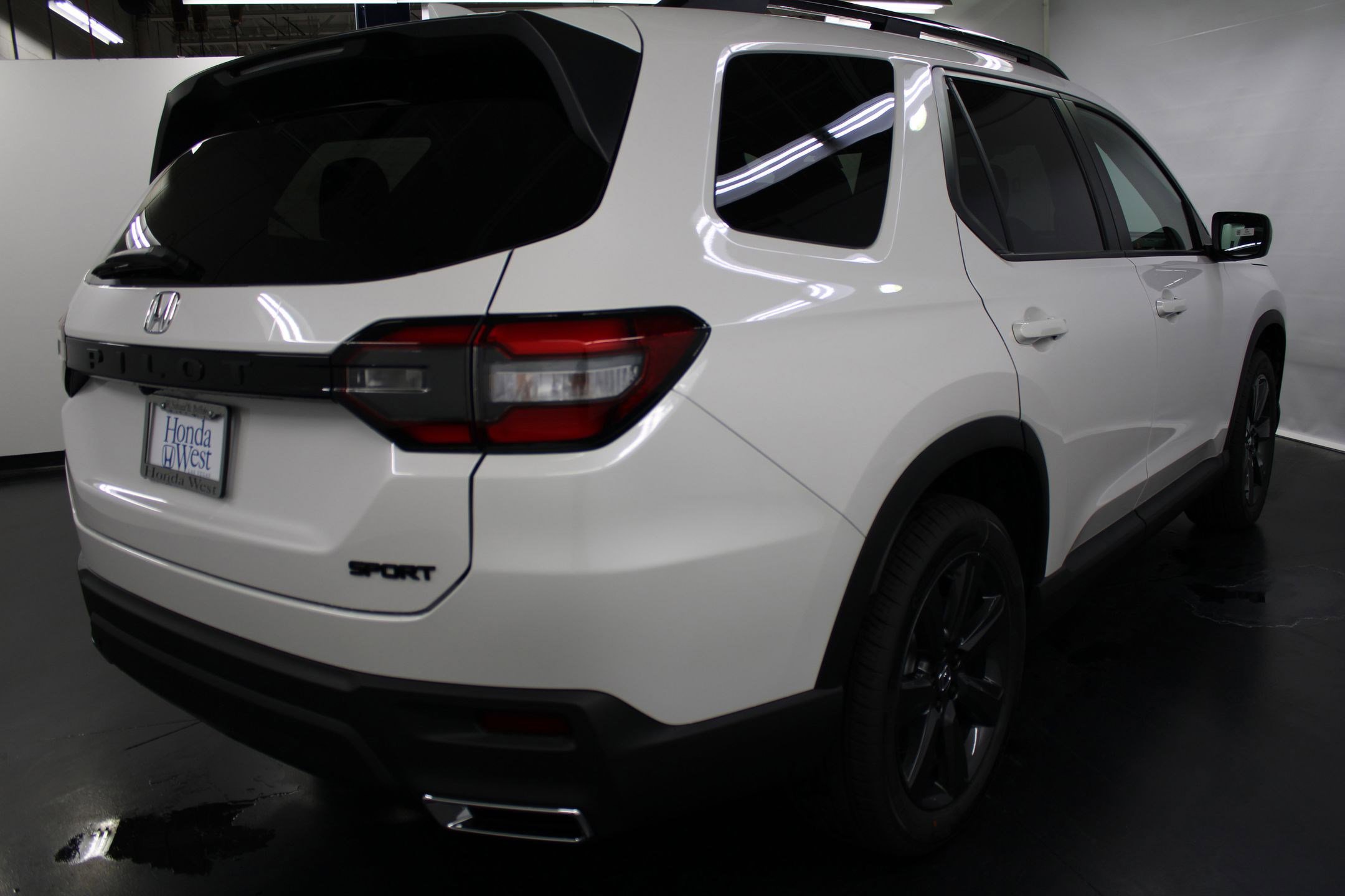 New 2025 Honda Pilot Sport image 9