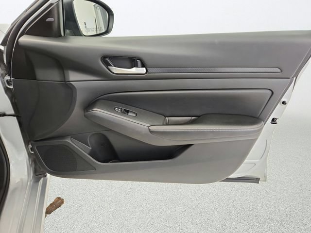 Used 2024 Nissan Altima 2.5 SV FWD image 27