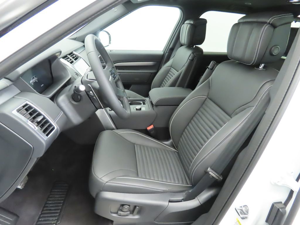 Used 2024 Land Rover Discovery Dynamic SE image 19
