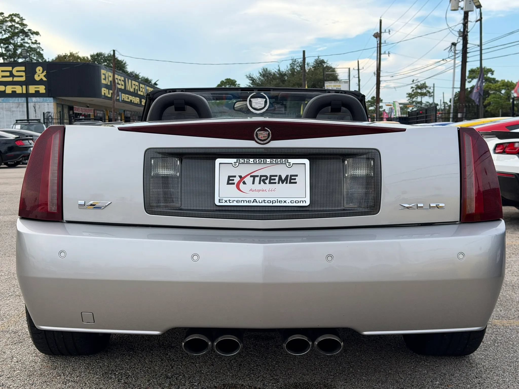 Used 2007 Cadillac XLR V RWD image 3