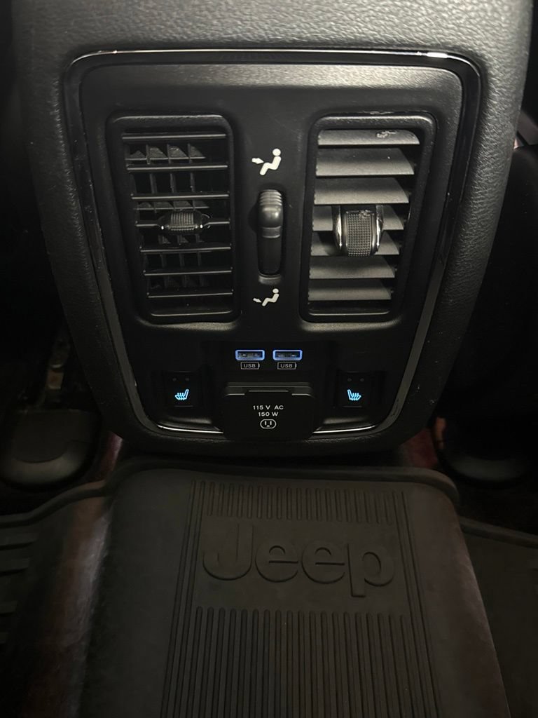 Used 2017 Jeep Grand Cherokee Trailhawk w/ Trailhawk Luxury Group AWD/4WD image 32