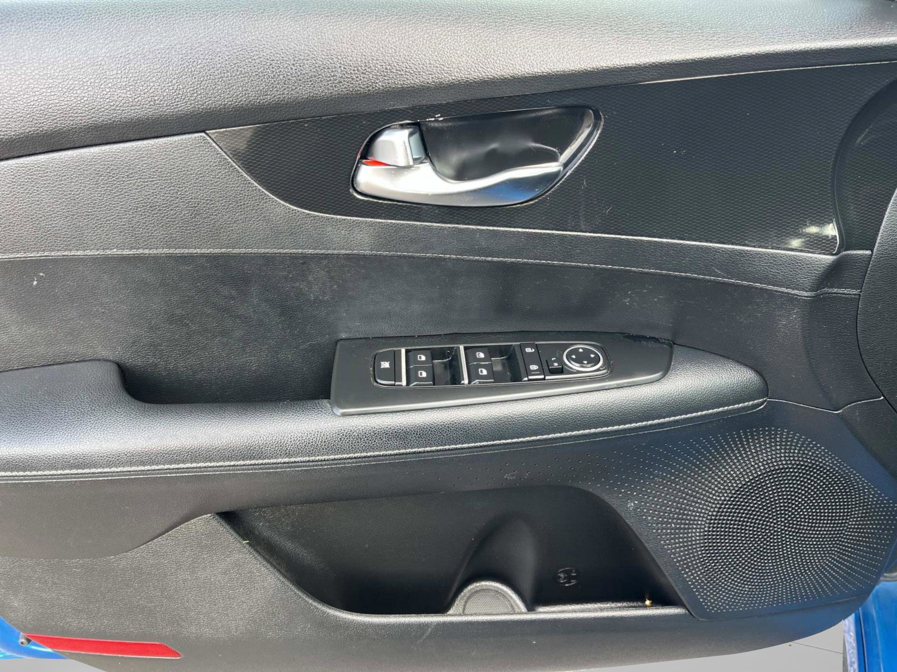 Used 2022 Kia Forte GT-Line image 22