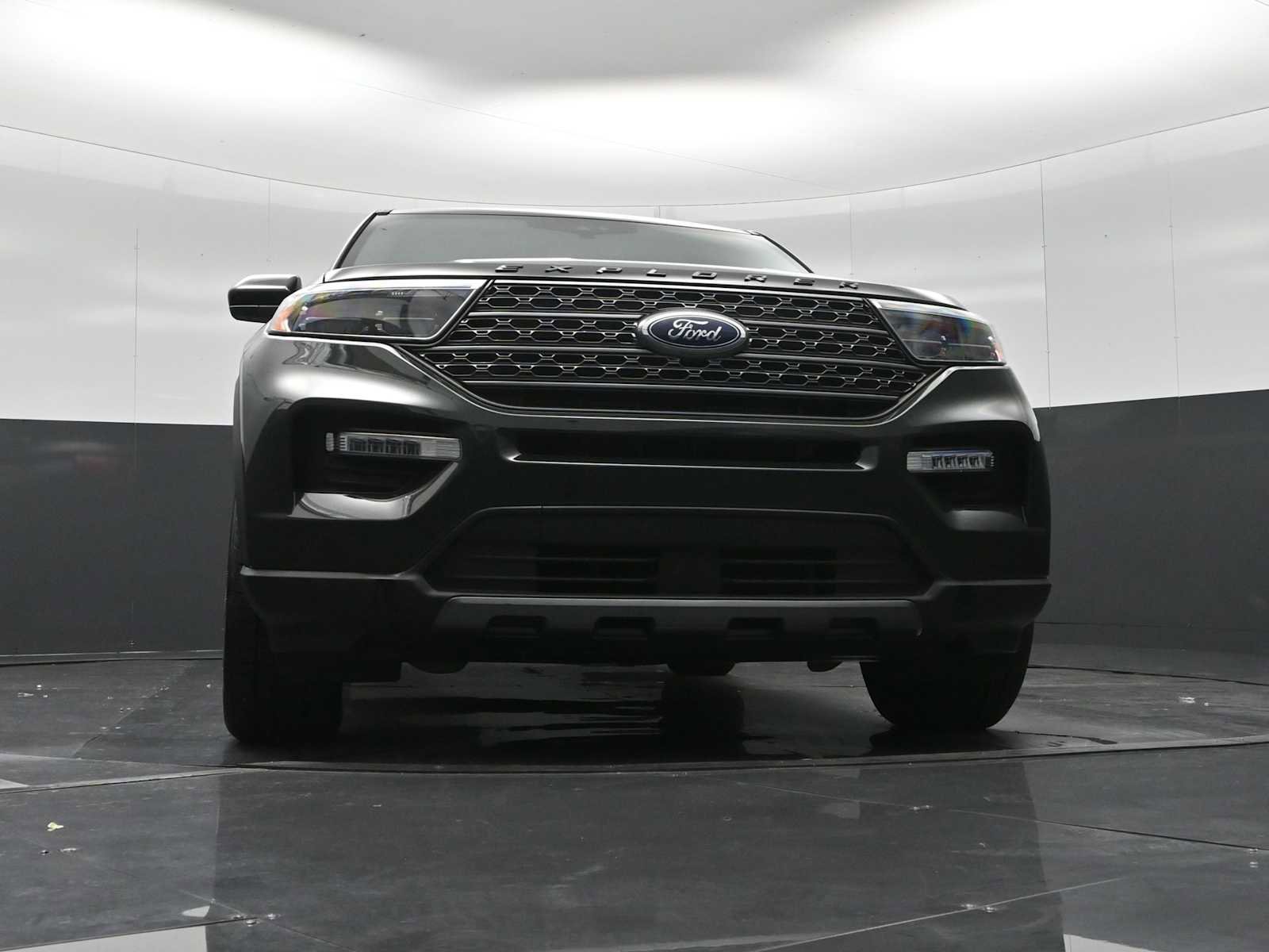 Used 2023 Ford Explorer XLT w/ Equipment Group 202A AWD/4WD image 28