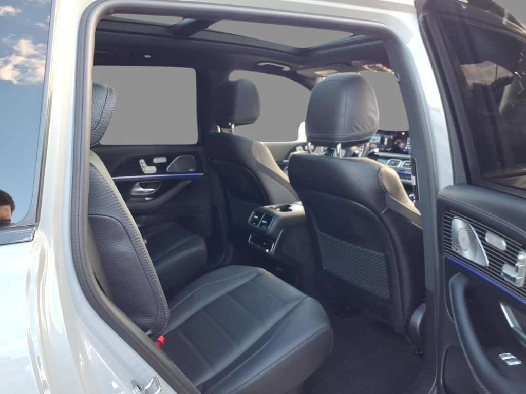 Used 2024 Mercedes-Benz GLS 450 4MATIC image 11