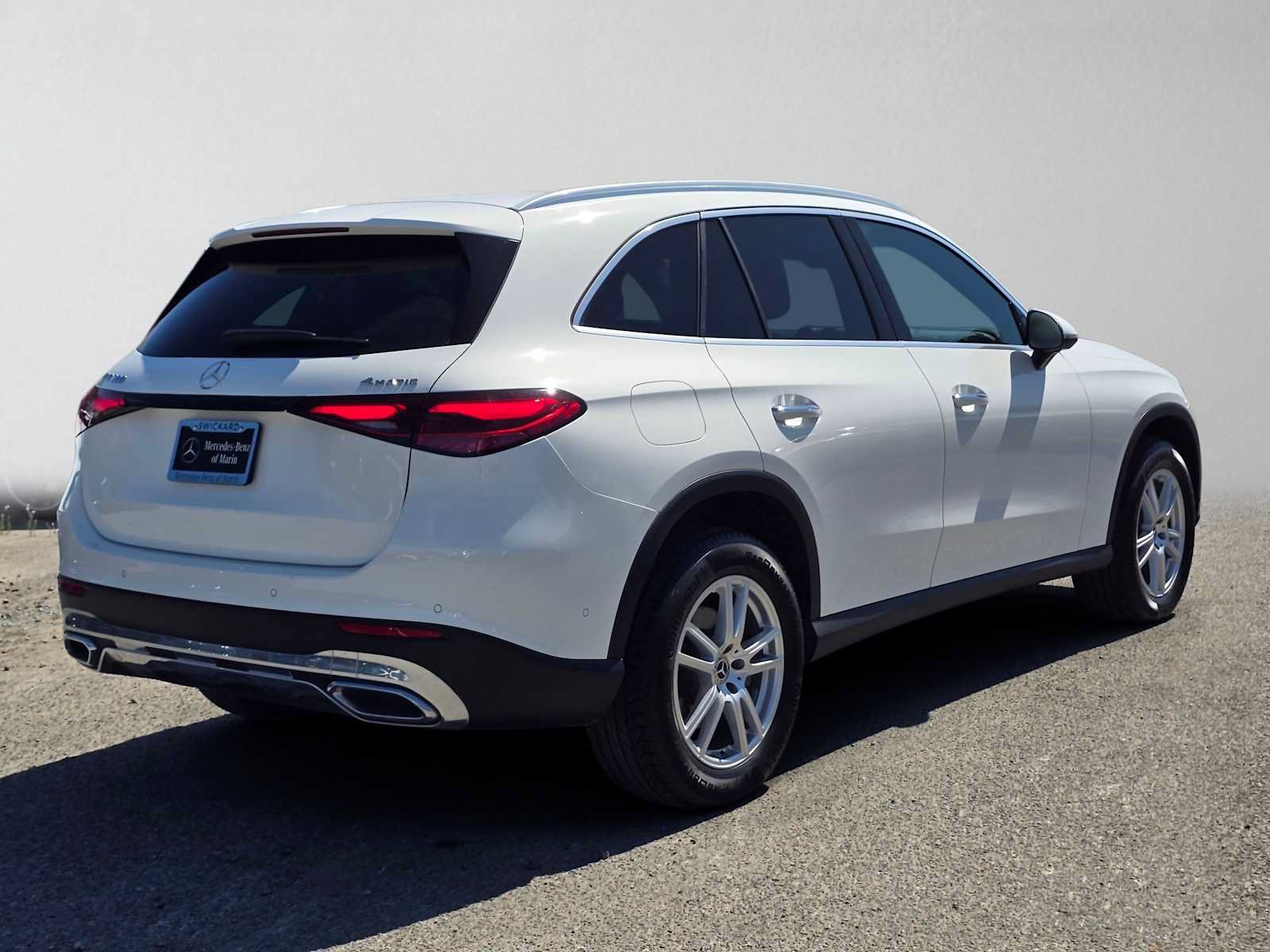 Used 2024 Mercedes-Benz GLC 300 4MATIC image 3