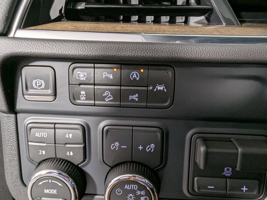 Used 2026 Chevrolet Tahoe High Country AWD/4WD image 36