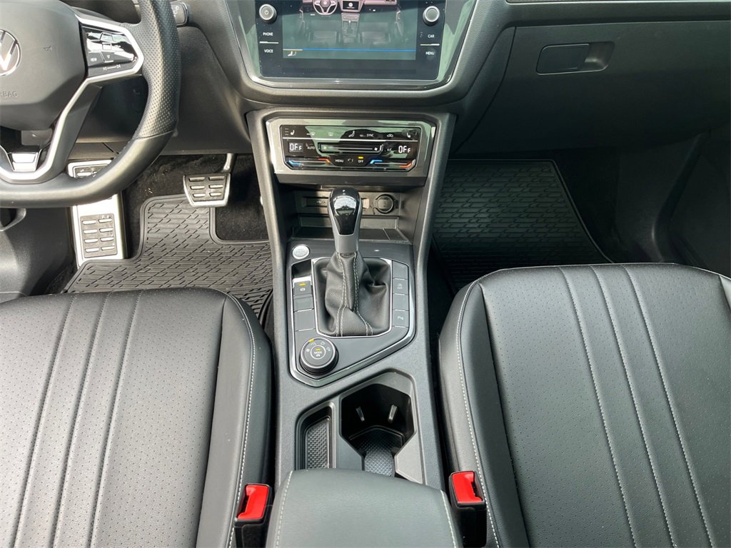 Used 2024 Volkswagen Tiguan SE R-Line image 19