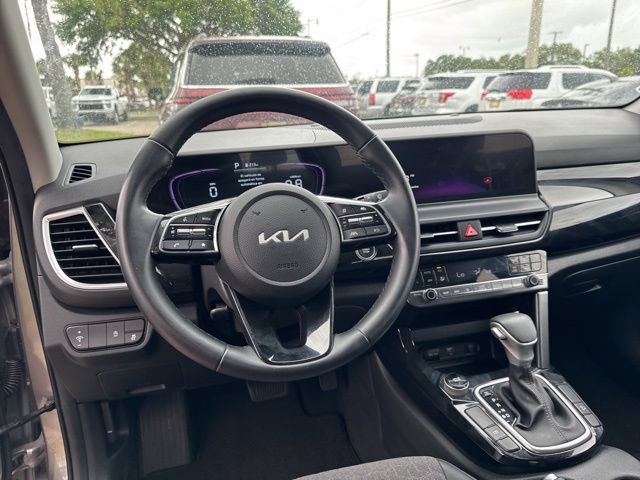 Used 2025 Kia Seltos S FWD image 28