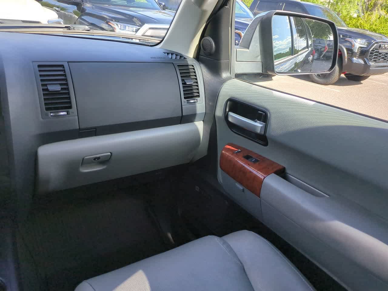 Used 2018 Toyota Sequoia Platinum AWD/4WD image 17