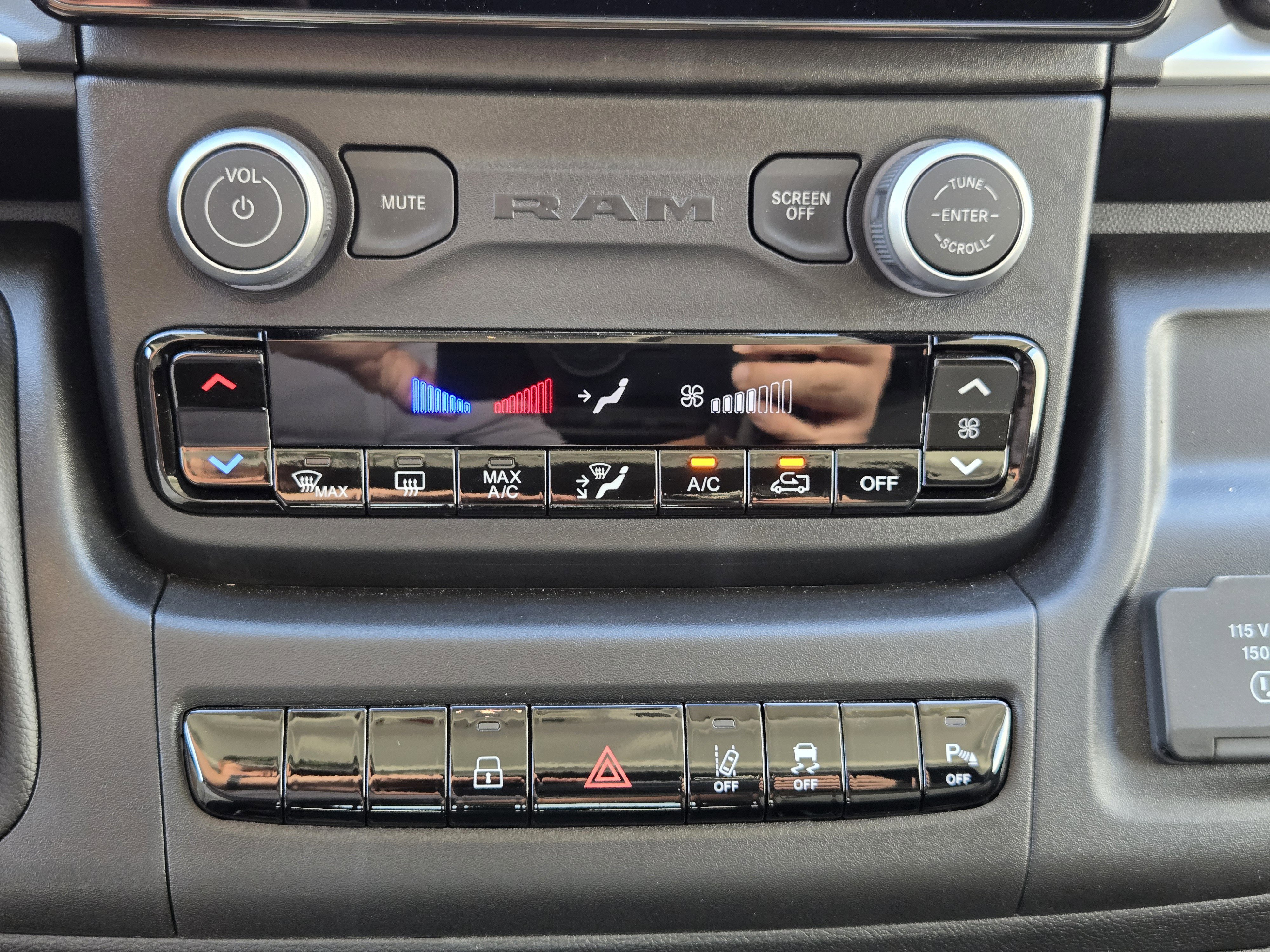 New 2026 RAM ProMaster 3500 w/ Quick Order Package 22G SLT image 15