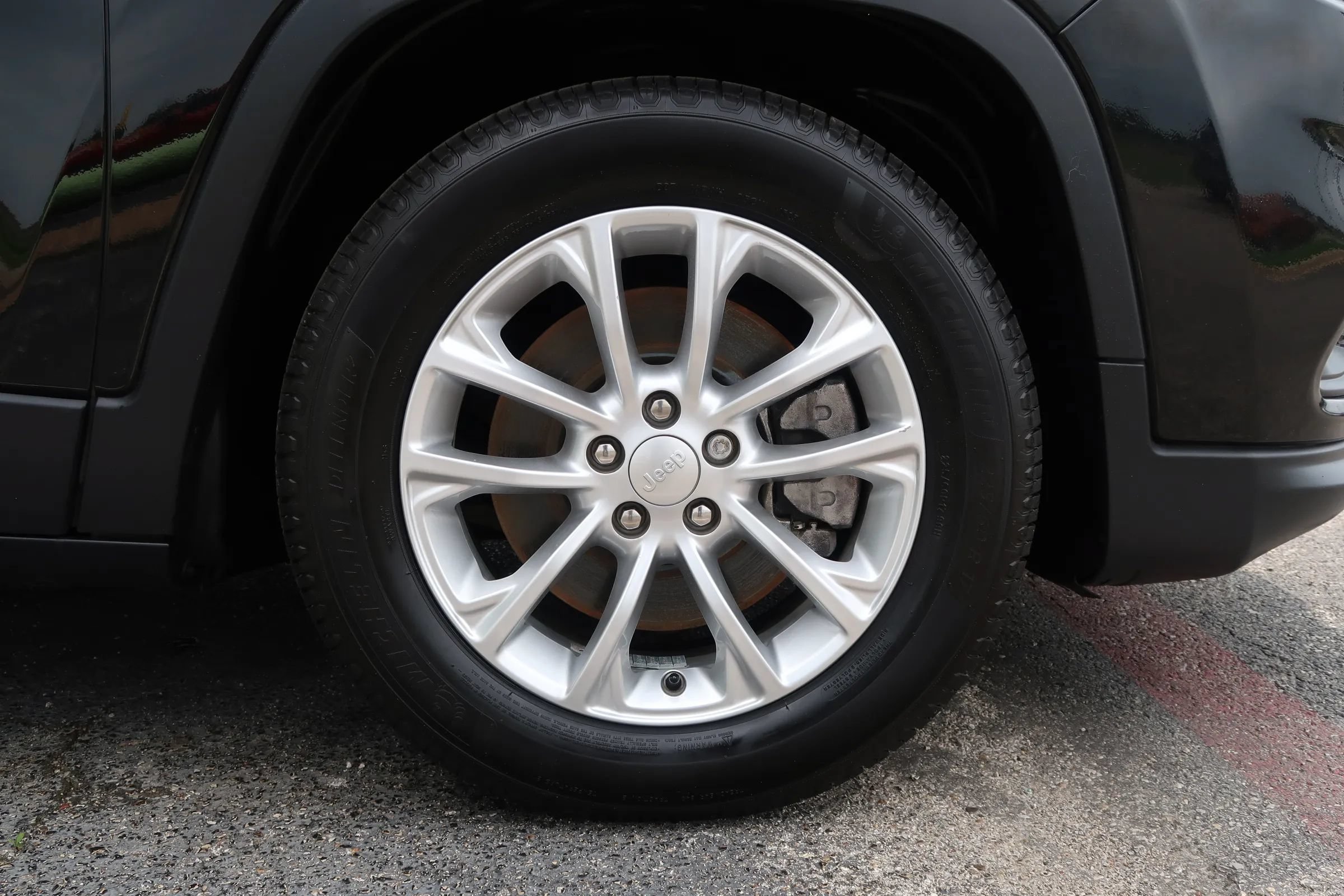 Used 2019 Jeep Cherokee Latitude w/ Popular Appearance Group FWD image 53