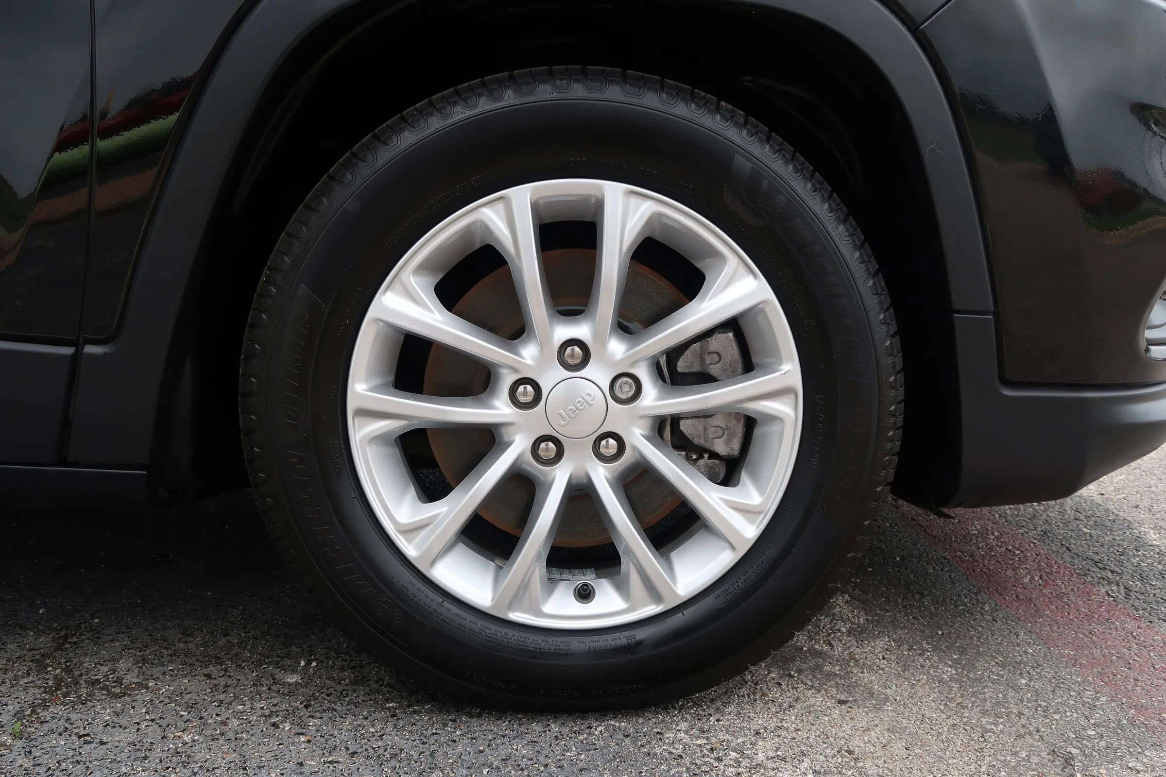 Used 2019 Jeep Cherokee Latitude w/ Popular Appearance Group FWD image 53
