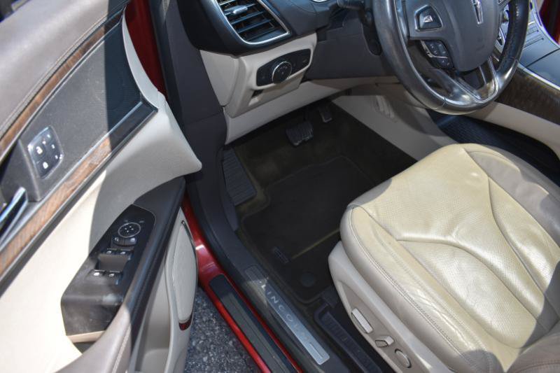 Used 2016 Lincoln MKX Reserve w/ Technology Package FWD image 25