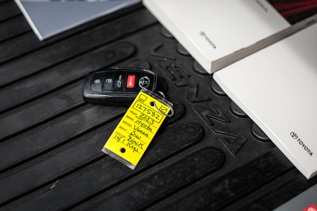 Used 2023 Toyota Venza LE AWD/4WD image 71