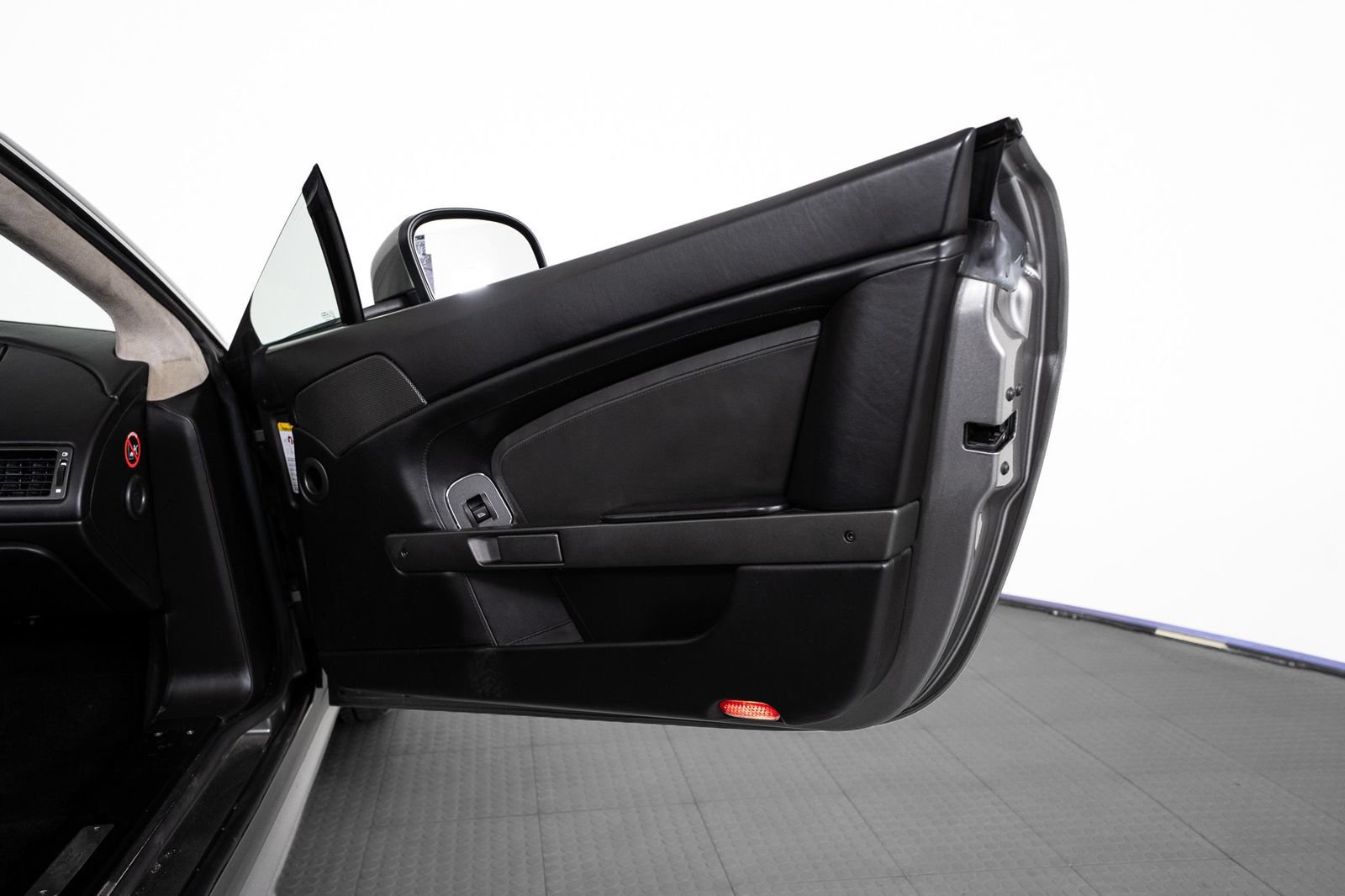 Used 2012 Aston Martin V8 Vantage Roadster RWD image 25