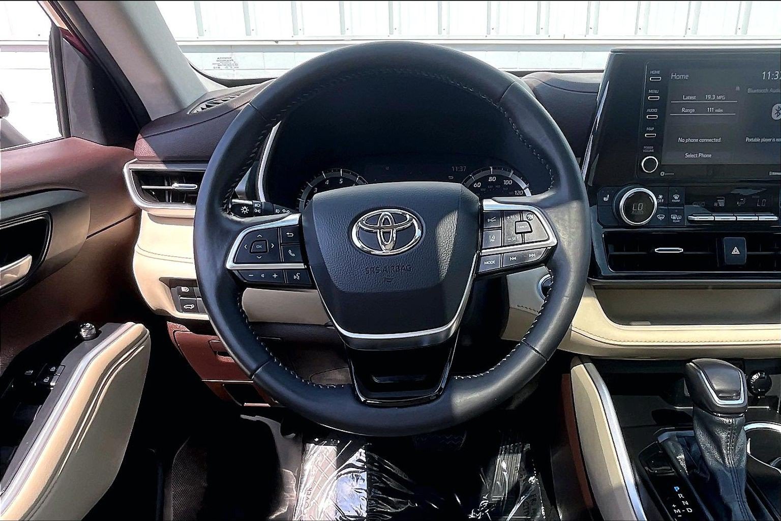 Used 2021 Toyota Highlander XLE AWD/4WD image 6