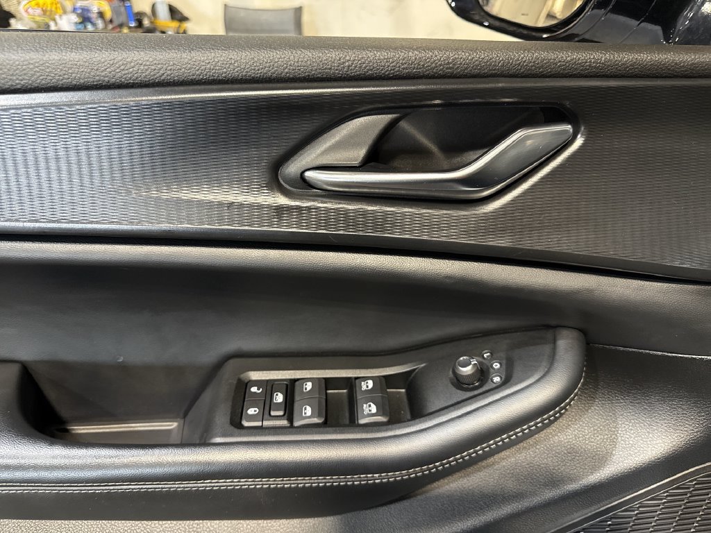 Used 2024 Jeep Grand Cherokee L Laredo AWD/4WD image 15