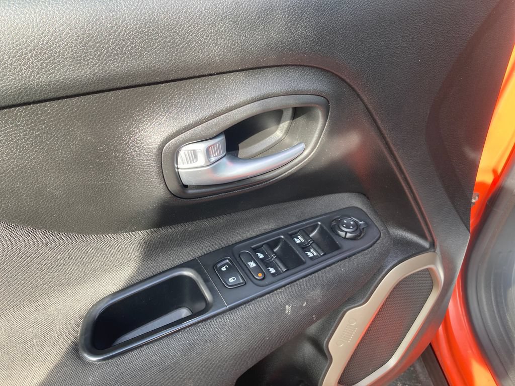 Used 2017 Jeep Renegade Sport w/ Power & Air Group FWD image 14