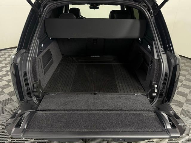 New 2025 Land Rover Range Rover SE image 17