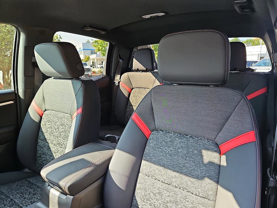 New 2025 Chevrolet Colorado Z71 w/ Midnight Edition image 15