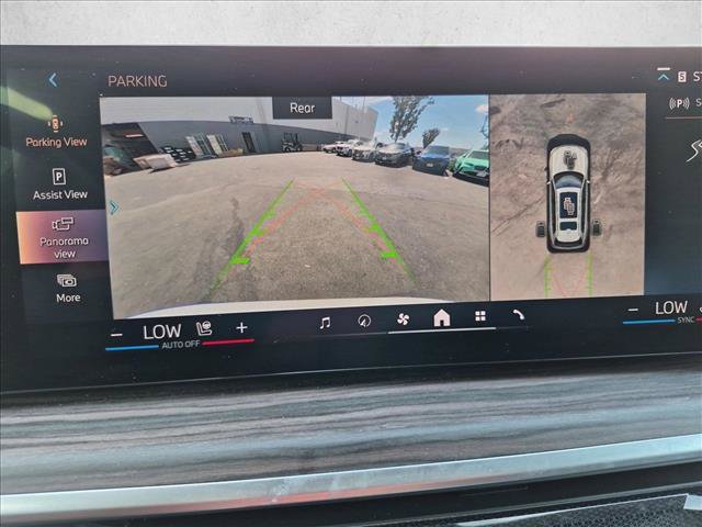 Used 2024 BMW X7 xDrive40i w/ M Sport Package AWD/4WD image 11