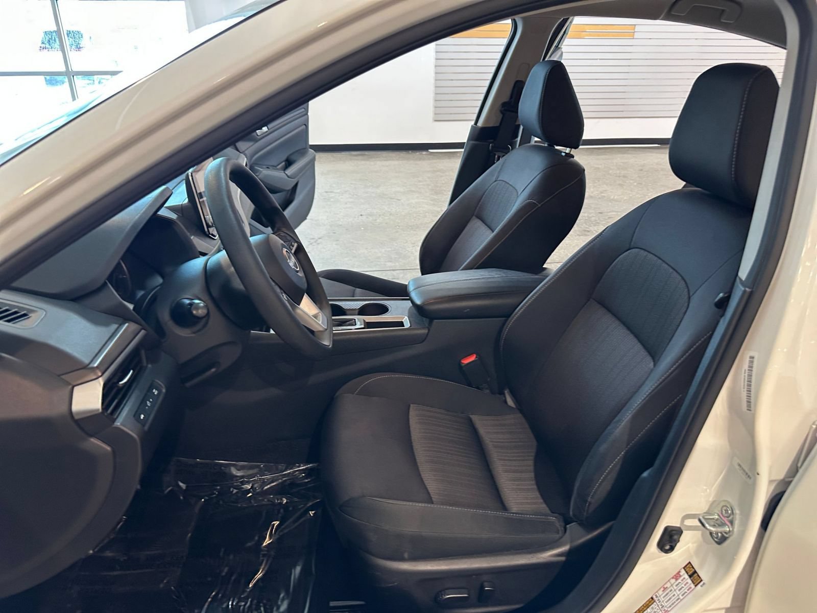 Used 2025 Nissan Altima 2.5 SV FWD image 25