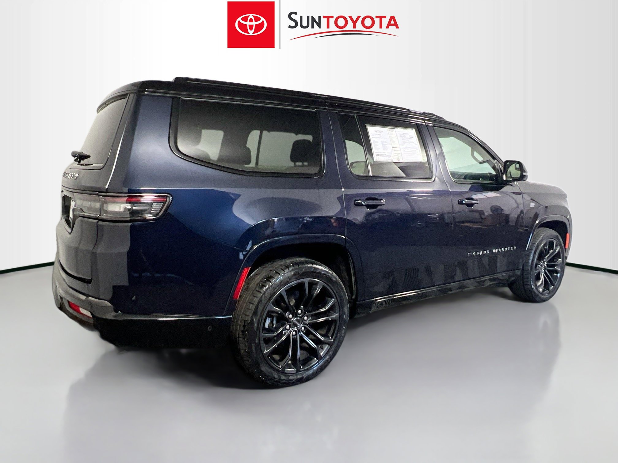 Used 2024 Jeep Grand Wagoneer Series II w/ Quick Order Packagew 28T AWD/4WD image 4
