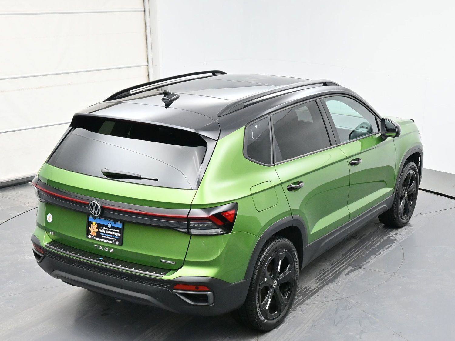 Certified 2025 Volkswagen Taos SE AWD/4WD image 34