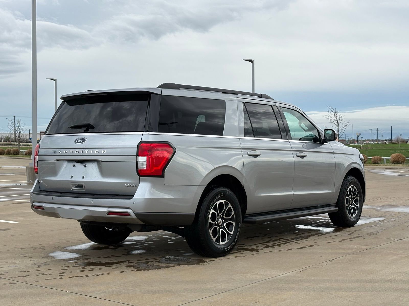 Used 2024 Ford Expedition Max XLT image 7