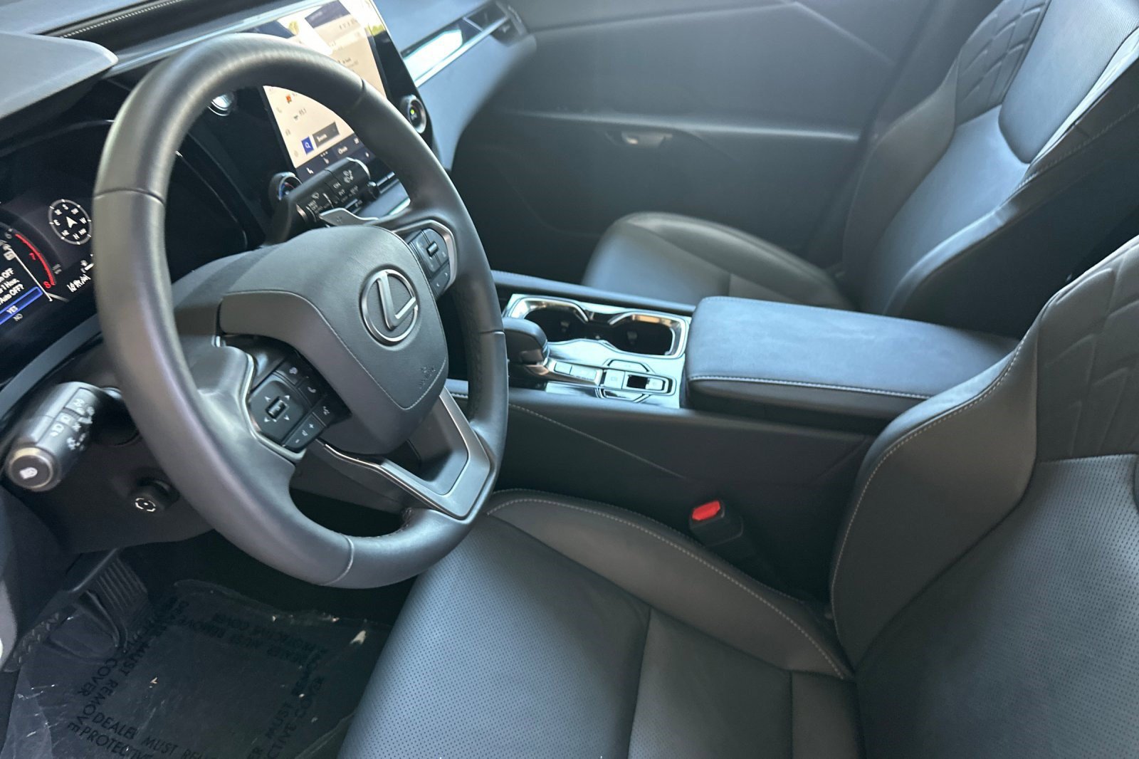 Used 2025 Lexus RX 350 FWD w/ Accessory Package image 4