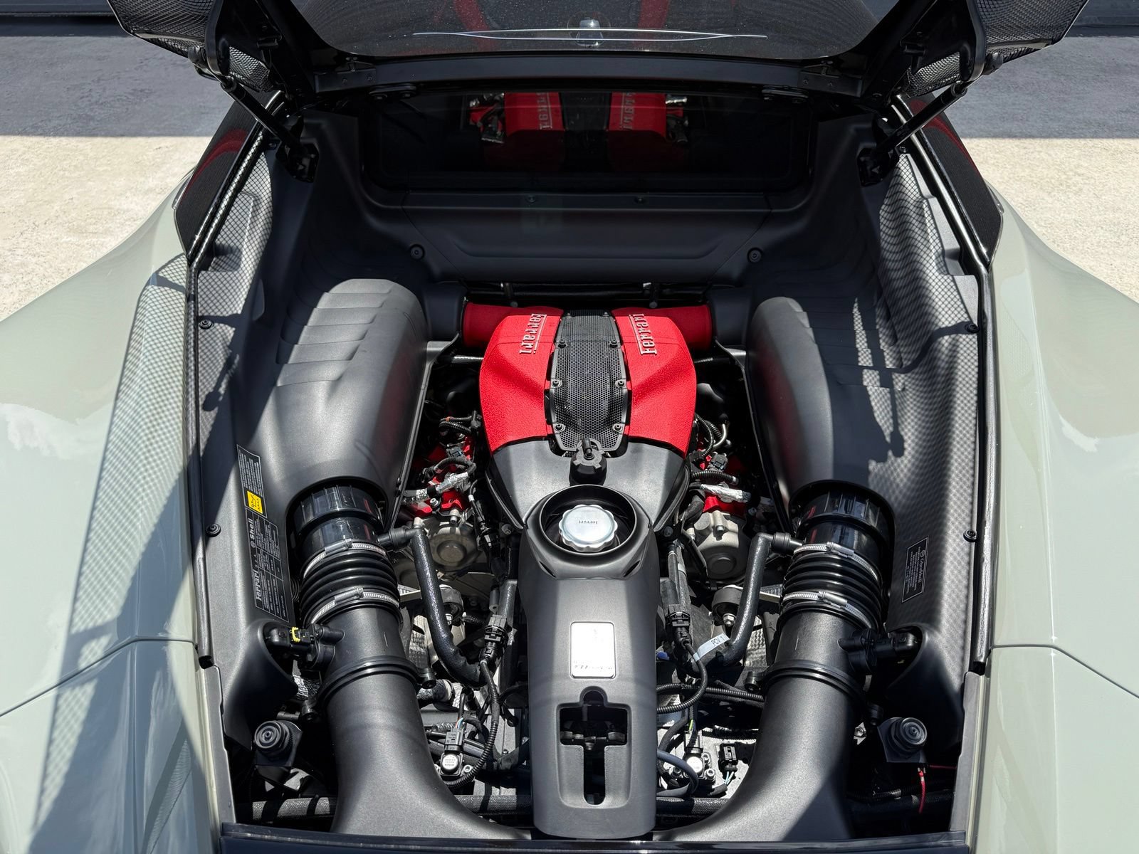 Used 2020 Ferrari F8 Tributo RWD image 33
