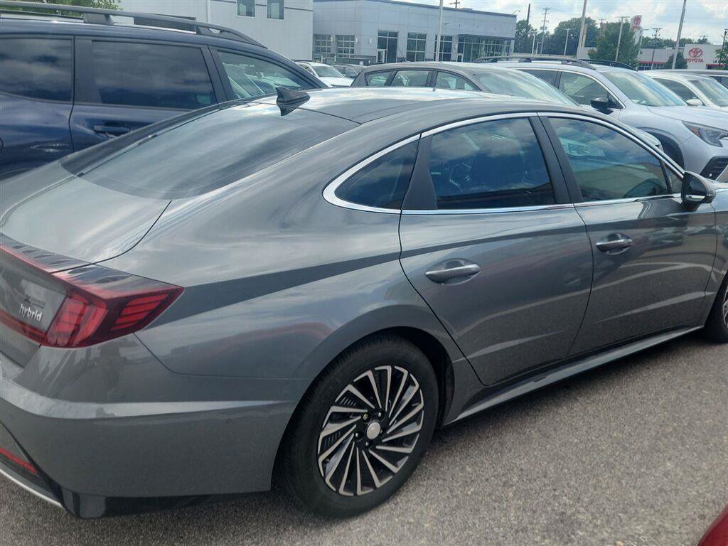 Used 2023 Hyundai Sonata Limited FWD image 4