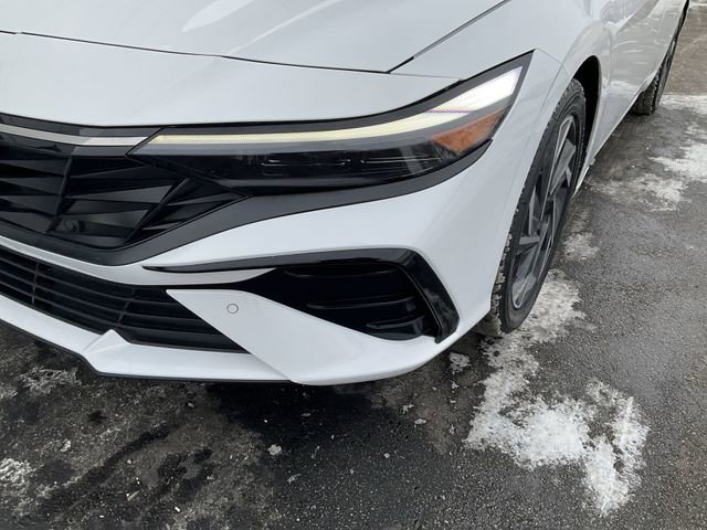 Used 2024 Hyundai Elantra Limited image 35