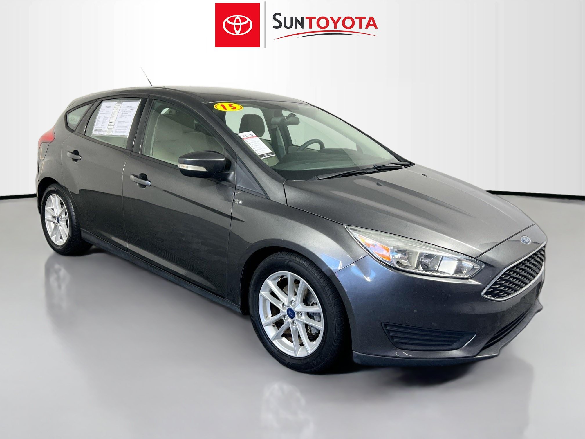 Used 2015 Ford Focus SE FWD image 1