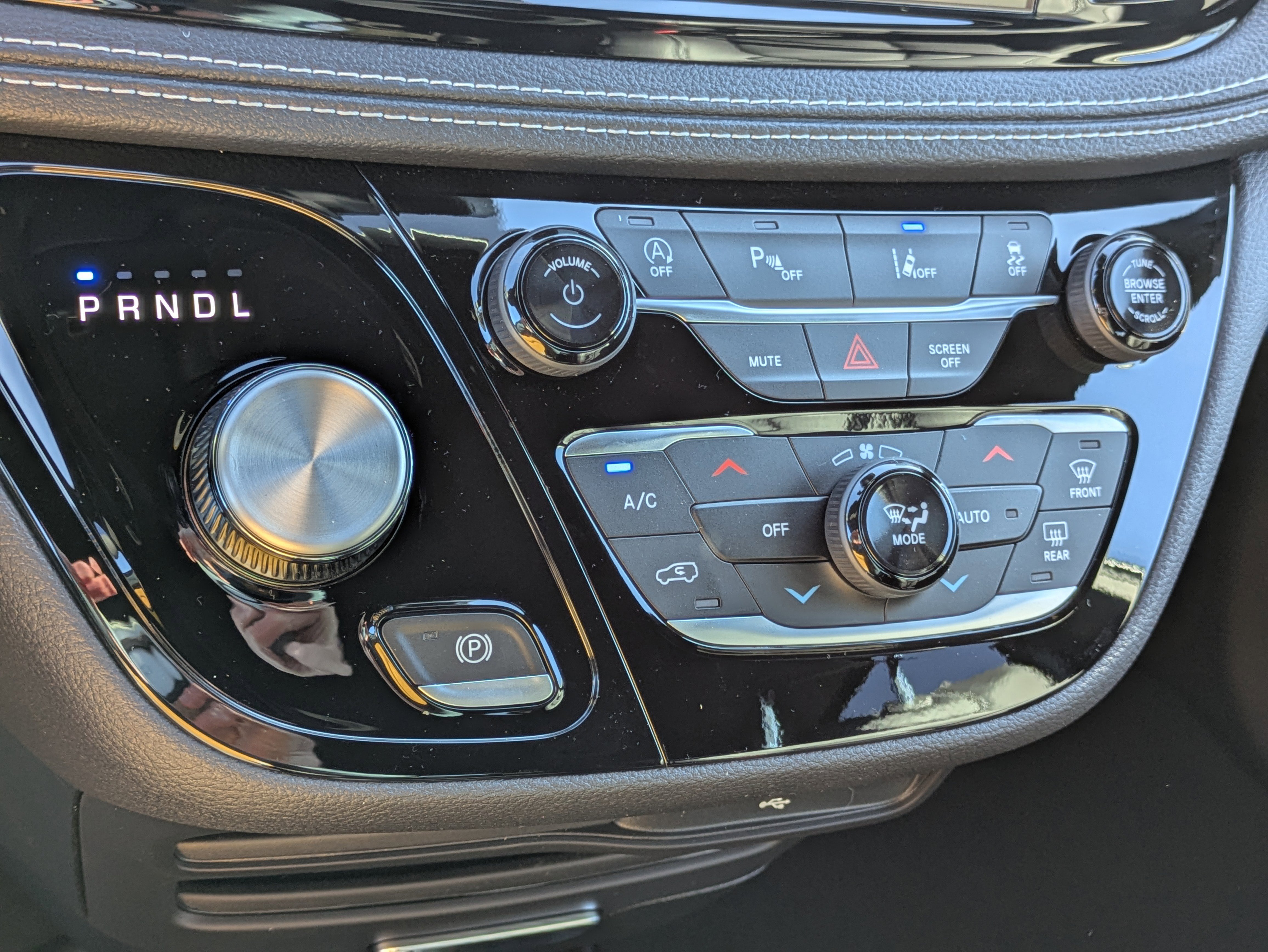 New 2026 Chrysler Pacifica Select w/ S Appearance Package FWD image 17