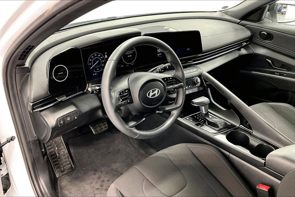 Certified 2025 Hyundai Elantra SEL image 16