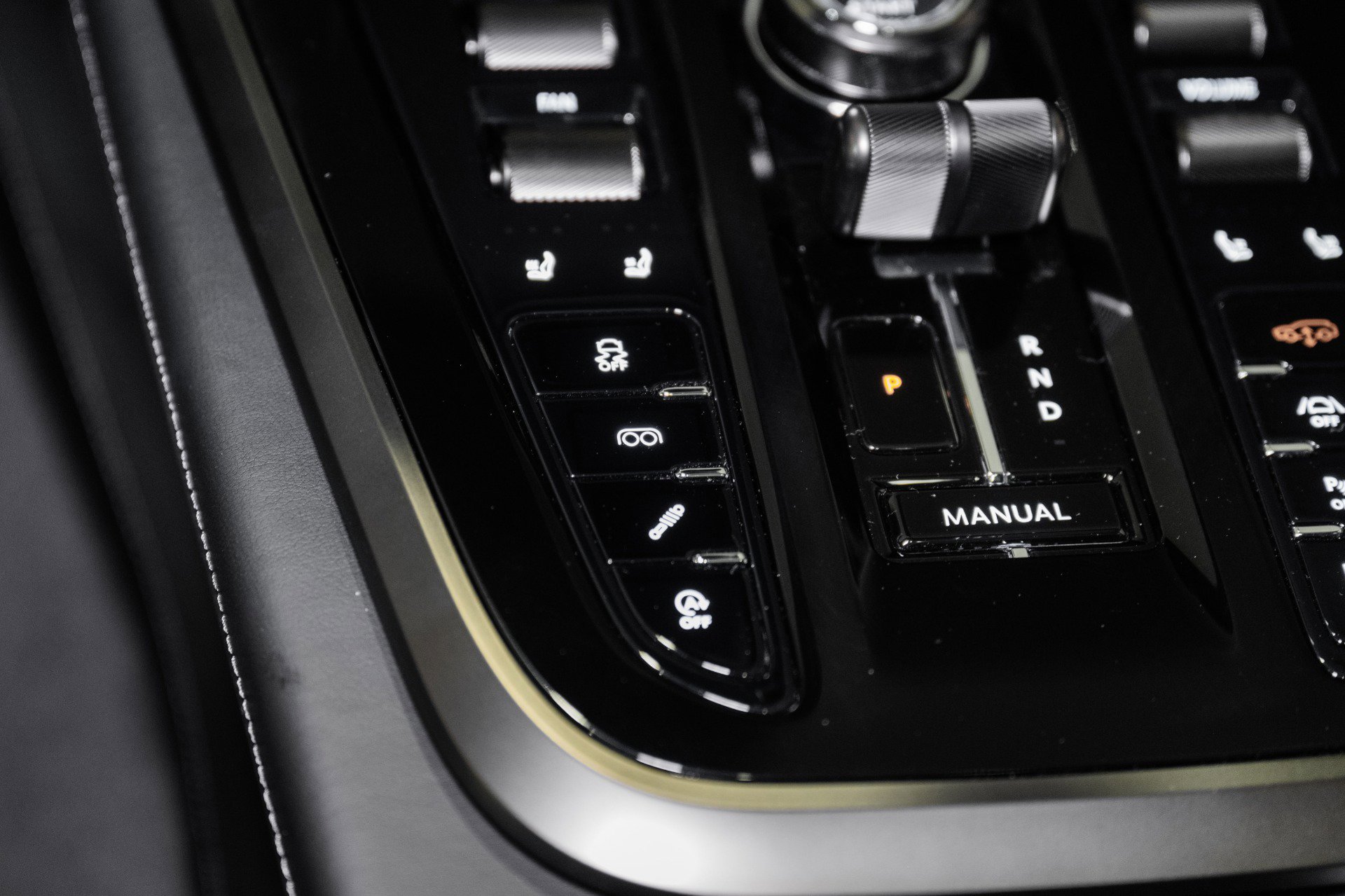 New 2026 Aston Martin DBX S AWD/4WD image 40