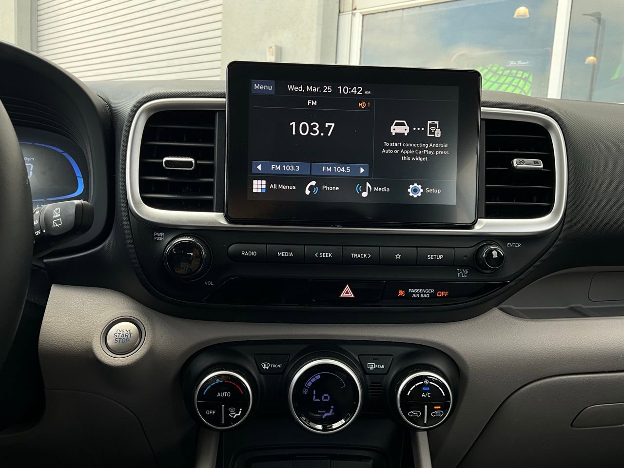 Used 2025 Hyundai Venue SEL image 26