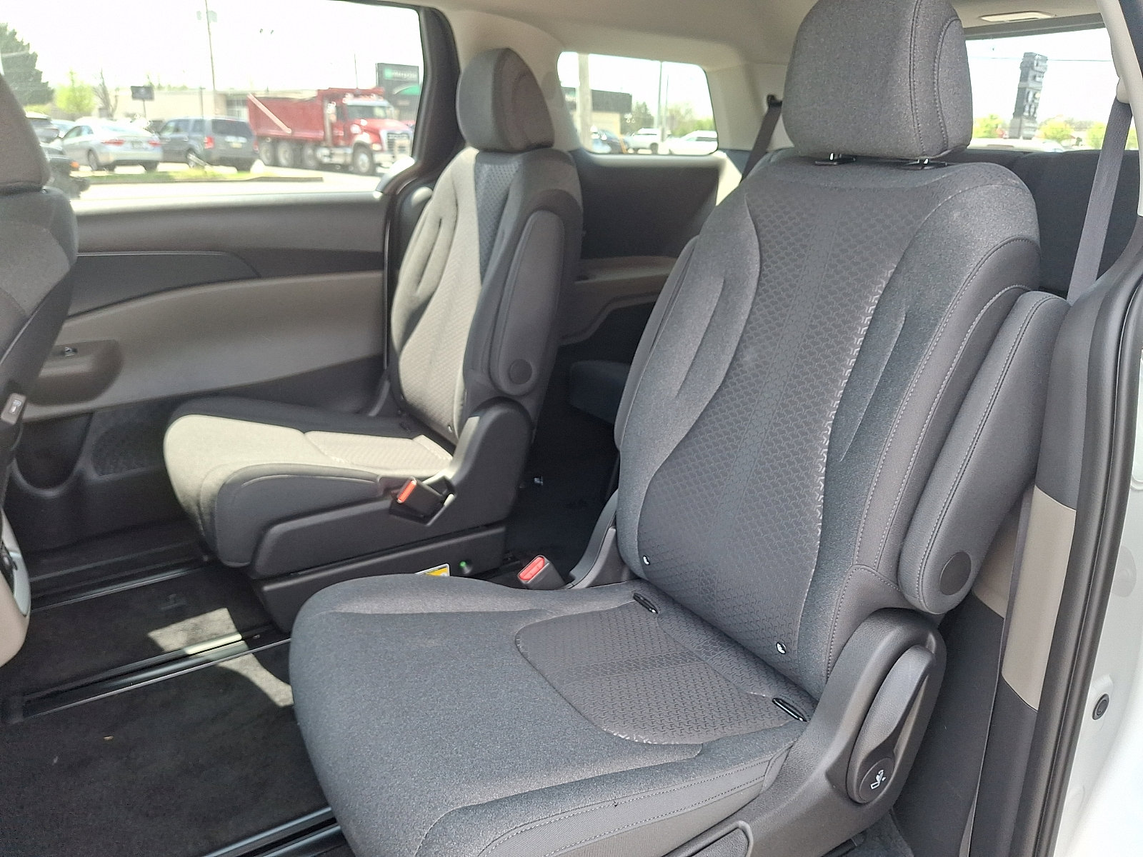 New 2026 Kia Carnival LX image 11