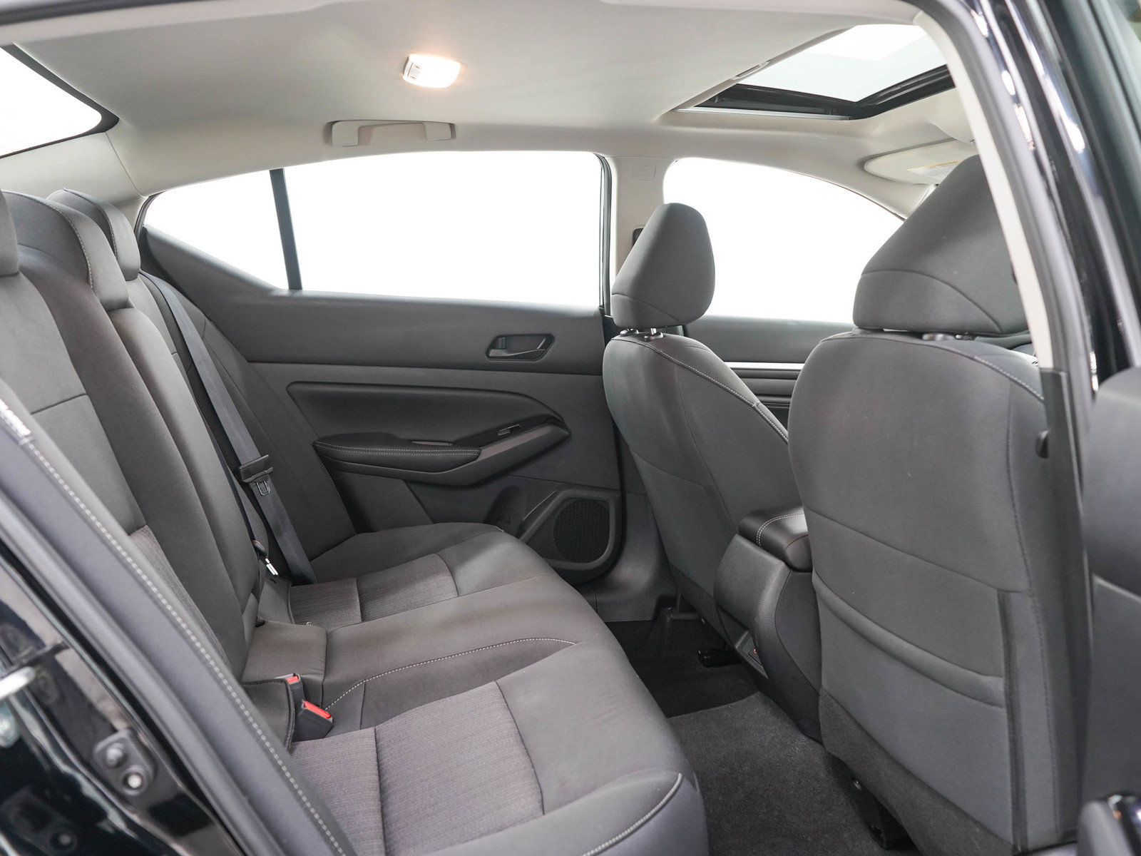 Used 2023 Nissan Altima 2.5 SV w/ SV Premium Package AWD/4WD image 12