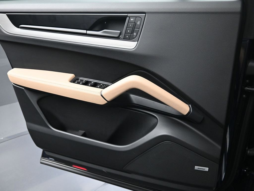 Used 2025 Porsche Cayenne image 24