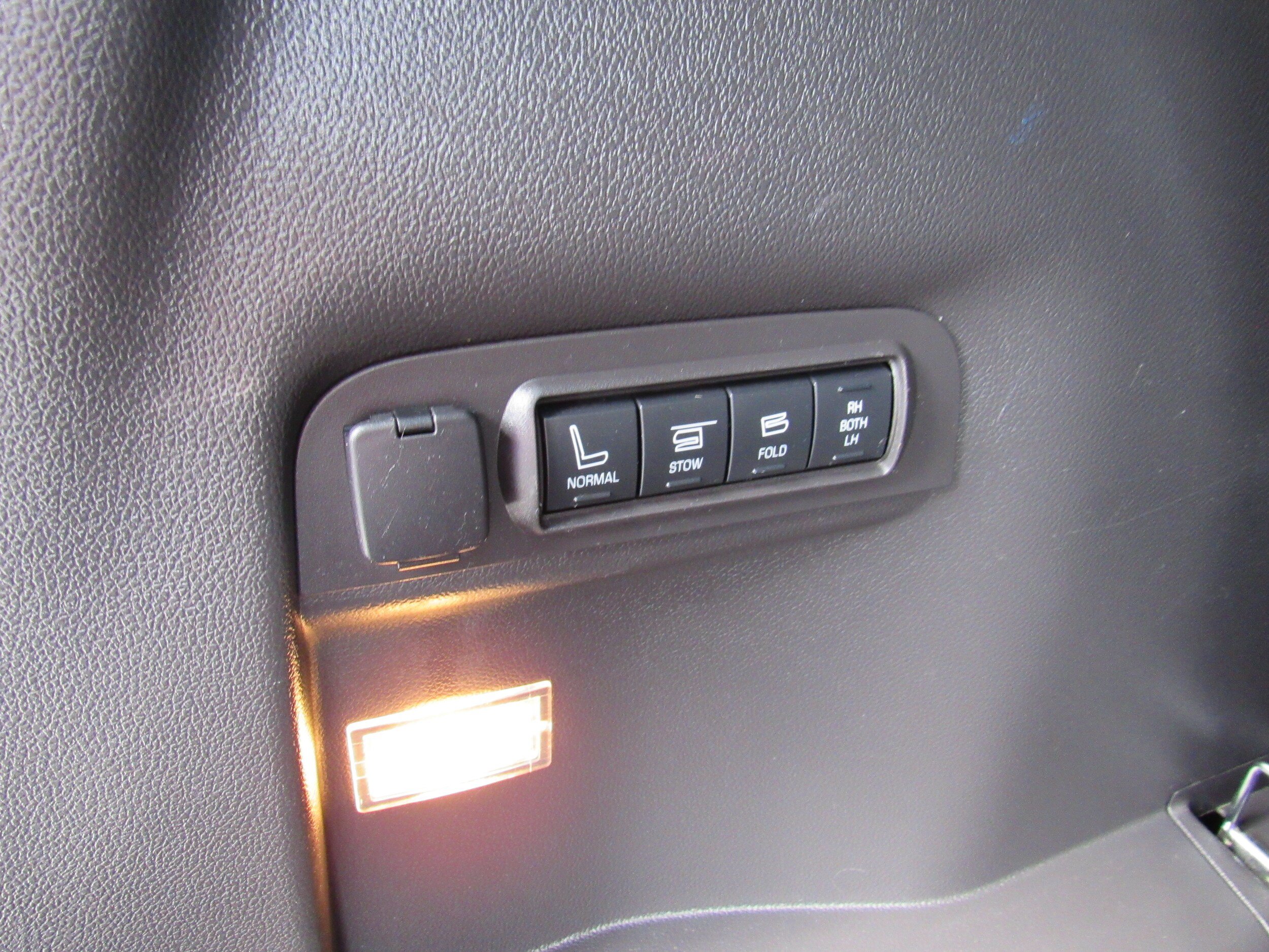 Used 2015 Ford Explorer Limited w/ Equipment Group 301A AWD/4WD image 29