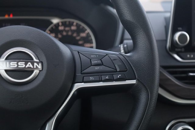 Used 2024 Nissan Altima 2.5 SV FWD image 9