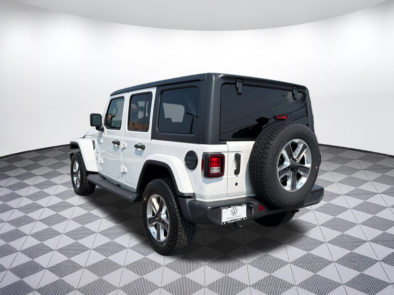 Used 2019 Jeep Wrangler Unlimited Sahara w/ Cold Weather Group AWD/4WD image 3