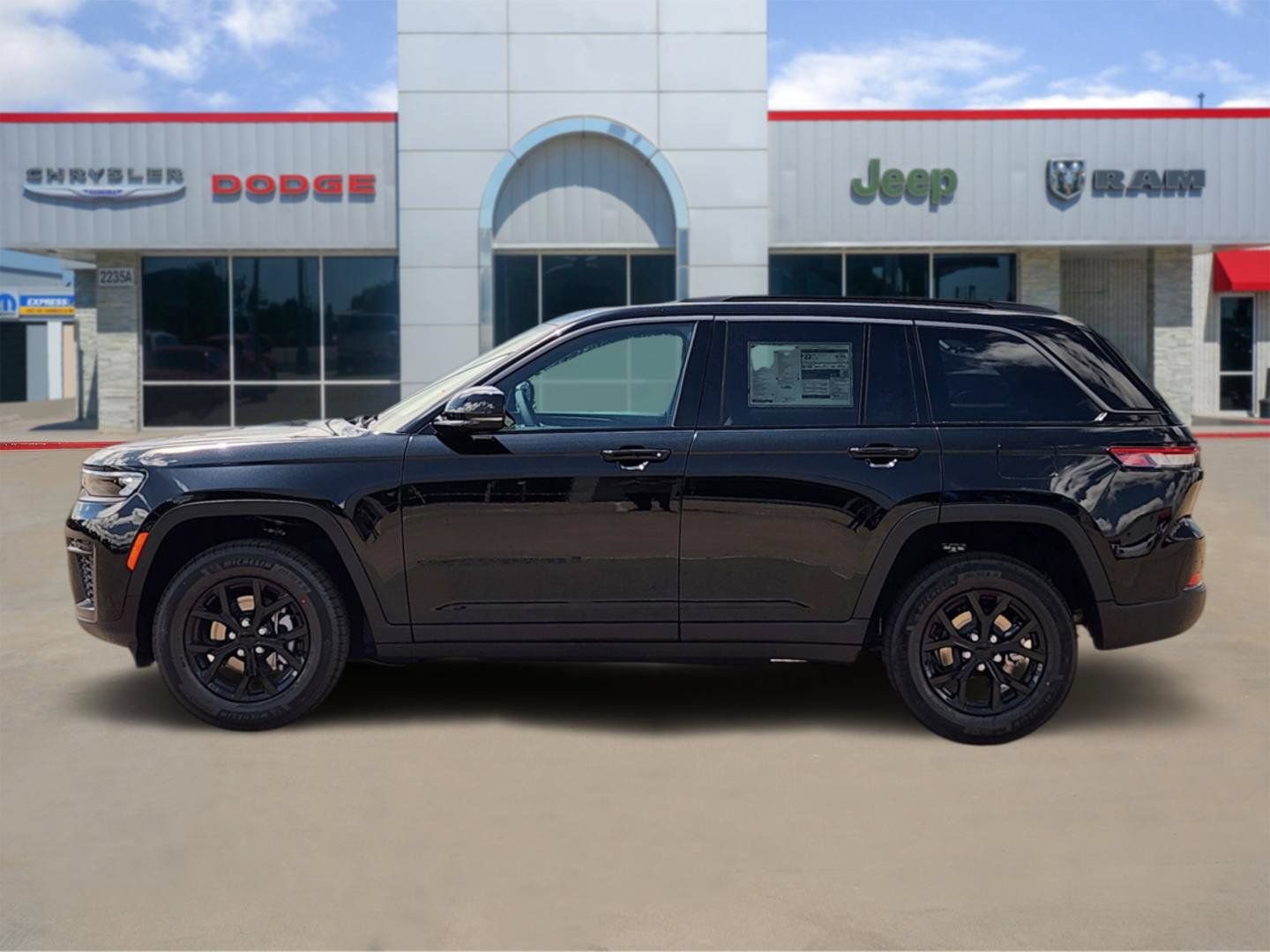 New 2026 Jeep Grand Cherokee Altitude RWD image 3
