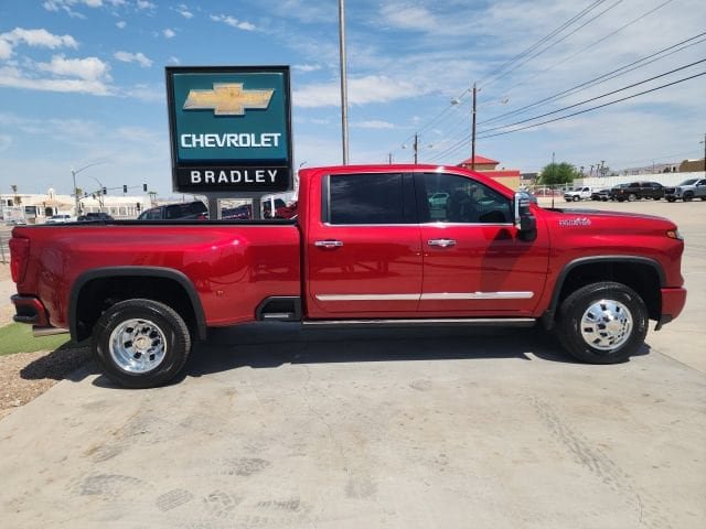 New 2026 Chevrolet Silverado 3500 High Country w/ Technology Package AWD/4WD image 3