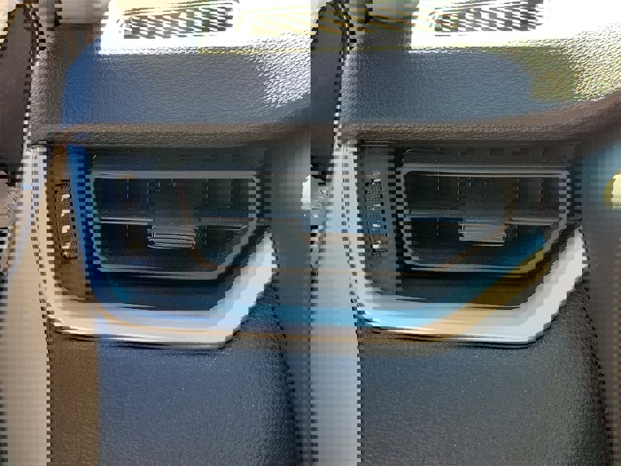 Used 2020 Toyota RAV4 XLE image 33