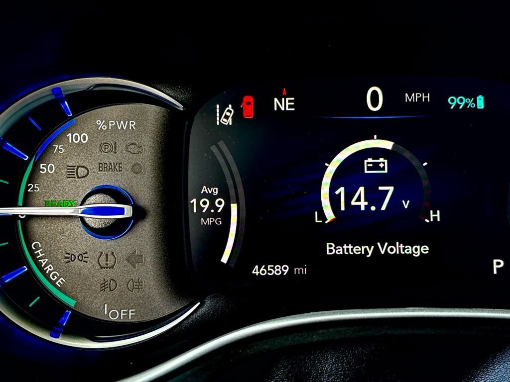 Used 2023 Chrysler Pacifica Touring-L FWD image 16